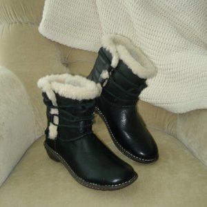 Auth. UGG AUSTRALIA Iconic Rianne 1004142 Black Leather Ankle Boots